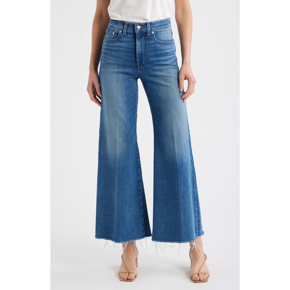 Madewell Petite Flared Wide-Leg Crop Jeans $148
Oneida Wash Super Stretch